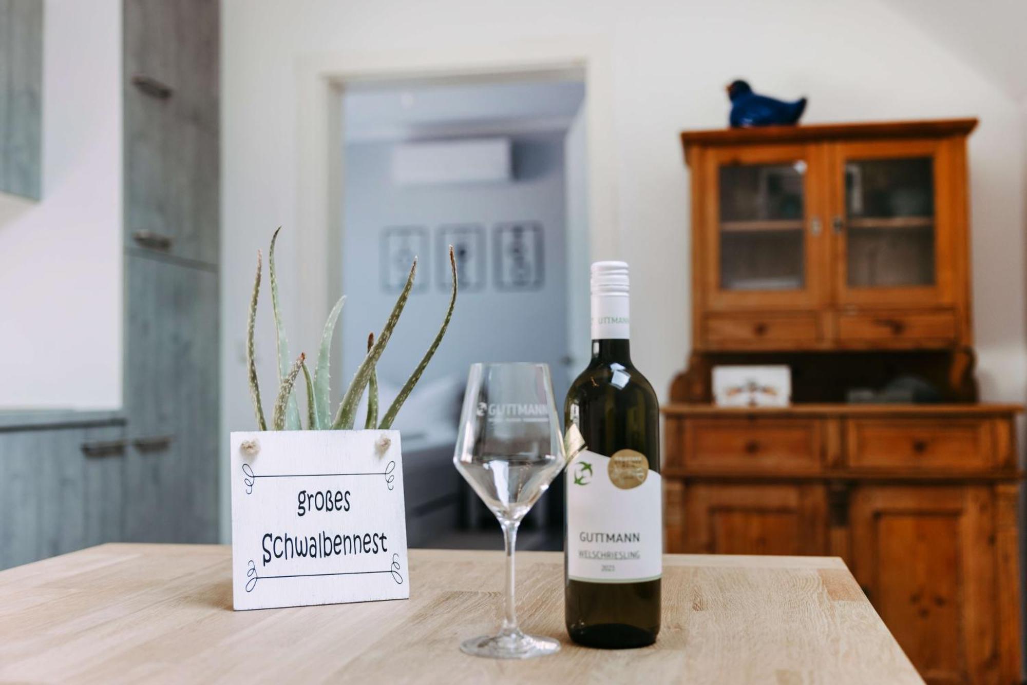 Weingut Guttmann - Schwalbennester Apartment Weiden am See